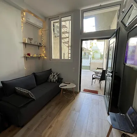 Noa - Designed Garden In The Center Apartment *