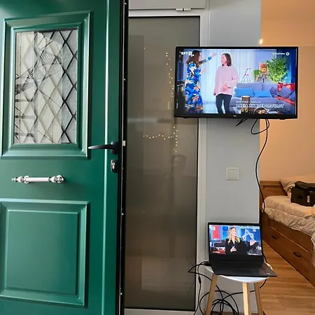 Noa - Designed Garden In The Center Apartment Kalamata