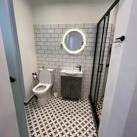 Noa - Designed Garden In The Center Apartment