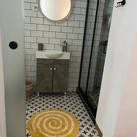 Noa - Designed Garden In The Center Apartment