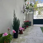 Noa - Designed Garden In The Center * Kalamata