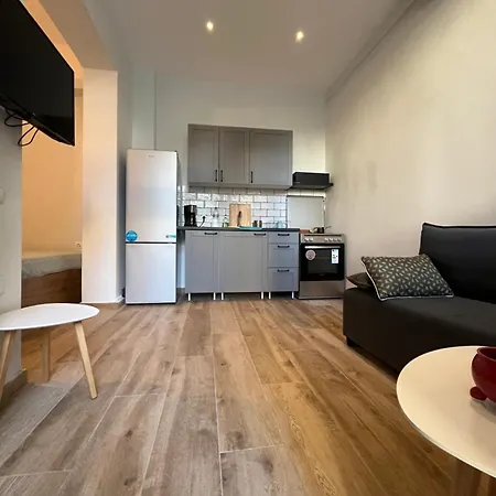 Noa - Designed Garden In The Center * Kalamata