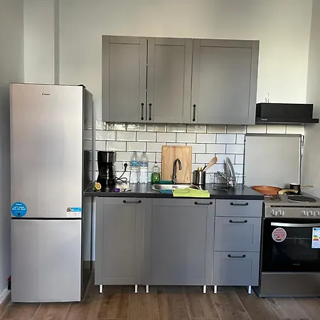 Daire Noa - Designed Garden In The Center Kalamata