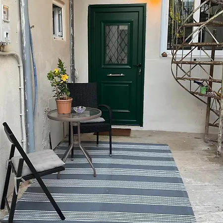 Noa - Designed Garden In The Center *