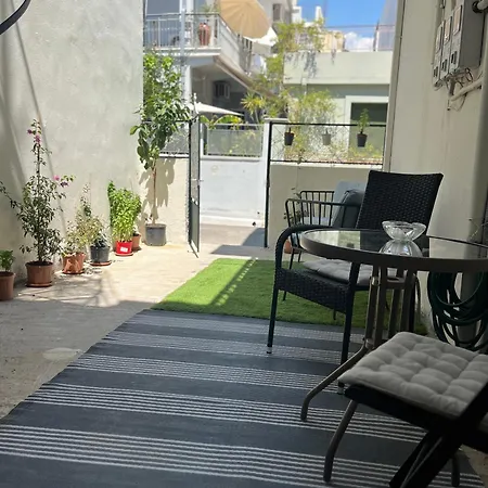 Noa - Designed Garden In The Center Apartment *