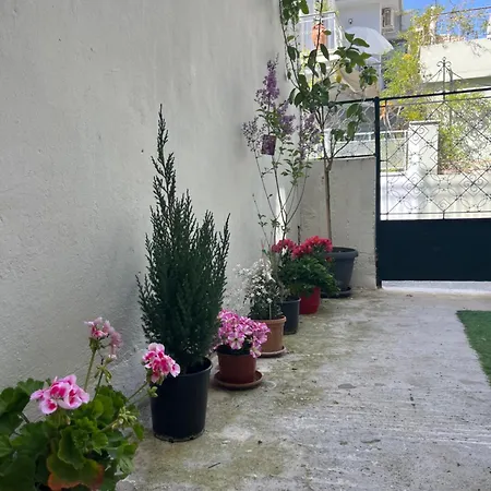 Noa - Designed Garden In The Center * Kalamata