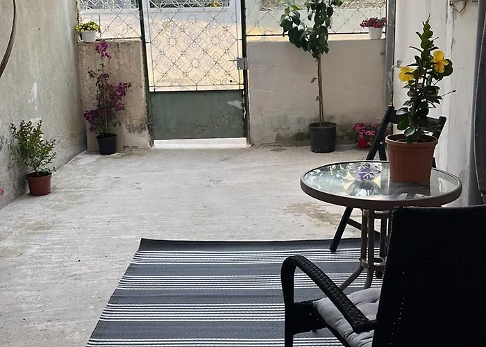 Noa - Designed Garden In The Center 칼라마타