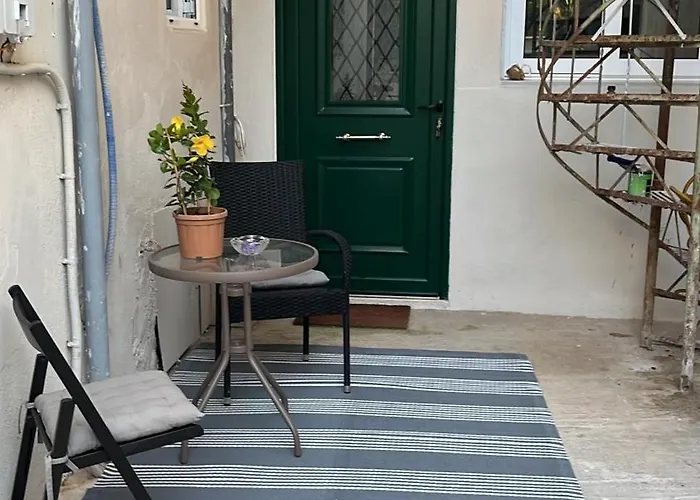 Noa - Designed Garden In The Center *