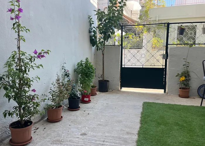 Noa - Designed Garden In The Center 아파트 칼라마타