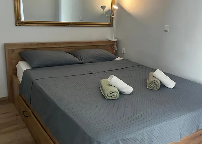 Noa - Designed Garden In The Center 칼라마타