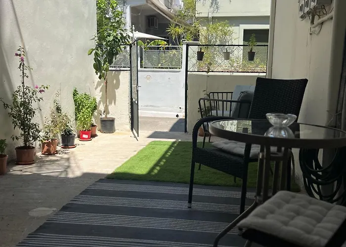 Noa - Designed Garden In The Center 칼라마타