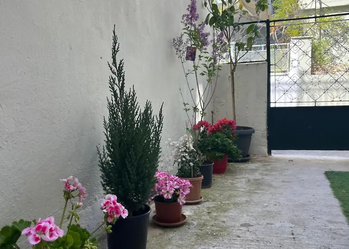 Noa - Designed Garden In The Center * 칼라마타